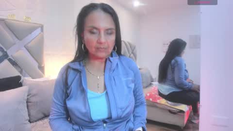 Raquel Moore  online show from 09.30.25