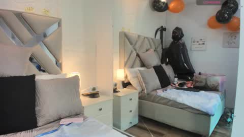 Raquel Moore  online show from 10.15.25