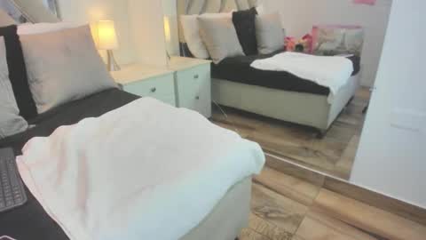 Raquel Moore  online show from 01.14.26