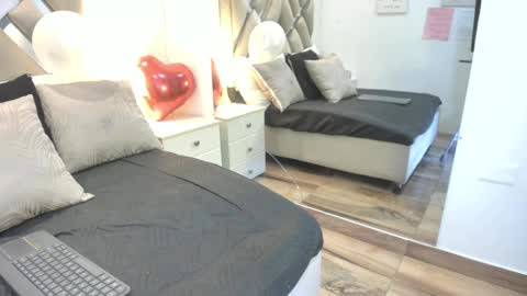 Raquel Moore  online show from 02.21.26