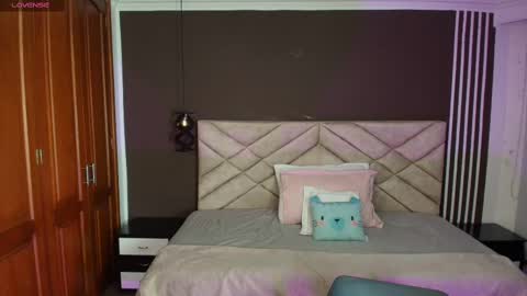 Raquel online show from 02.15.25