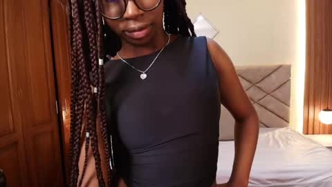 Raquel online show from 03.24.26