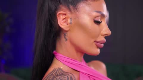 Raquelle online show from 01.08.25