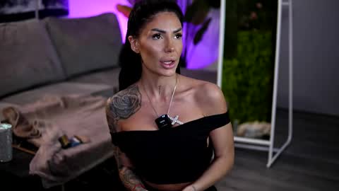 Raquelle online show from 04.04.26