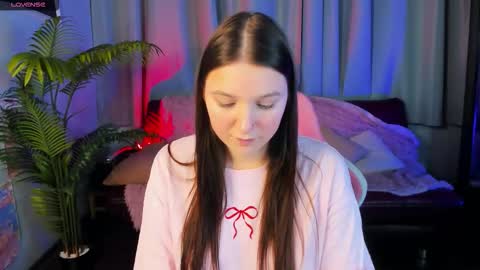 Snapshot of raven_crowe chatting on 03.04.26 Raven online show from 03.04.26