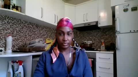 Snapshot of ravenbby chatting on 04.17.26 ravenbby online show from 04.17.26
