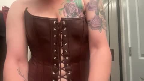 Snapshot of ravenrayyy chatting on 04.18.26 Raven Ray online show from 04.18.26