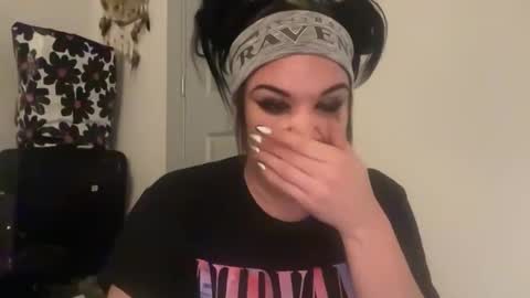 Snapshot of ravenrayyy chatting on 04.22.26 Raven Ray online show from 04.22.26