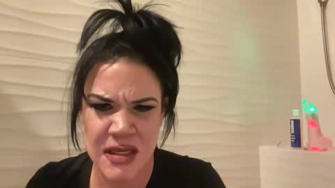 Snapshot of ravenrayyy chatting on 05.22.26 Raven Ray online show from 05.22.26