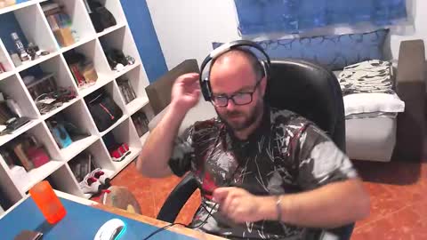 ravingr3d3 online show from 10.05.25