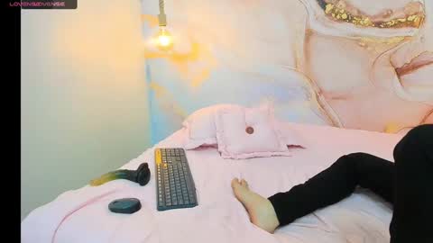 Snapshot of ravingxxmads chatting on 01.16.25 kata online show from 01.16.25