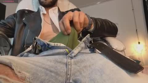 Snapshot of rayan_ortiz chatting on 11.26.25 rayan_ortiz online show from 11.26.25