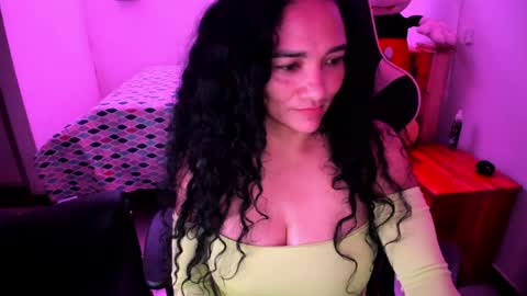 Snapshot of rayza_mature_ chatting on 06.06.26 Danna online show from 06.06.26