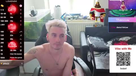 Snapshot of rayzel_white chatting on 05.16.26 Rayzel White online show from 05.16.26