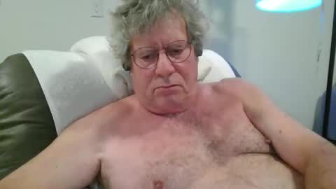 Snapshot of rbycks chatting on 10.25.25 mickey95003 online show from 10.25.25