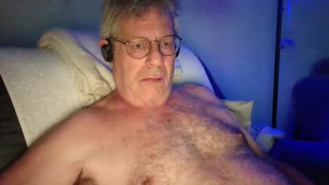 Snapshot of rbycks chatting on 04.10.26 mickey95003 online show from 04.10.26