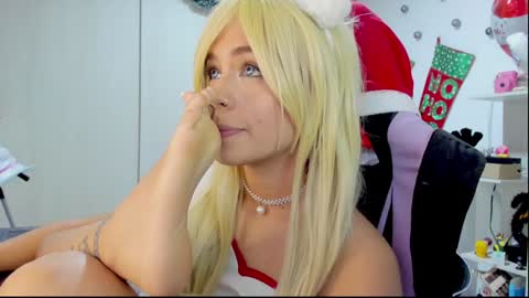 Snapshot of rea_winry chatting on 12.19.24 Rea online show from 12.19.24