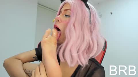 Snapshot of rea_winry chatting on 01.17.25 Rea online show from 01.17.25