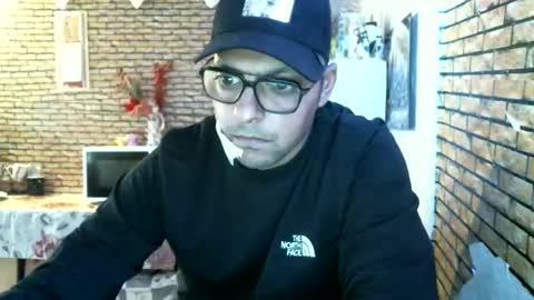 Snapshot of real_coupl3 chatting on 04.29.26 real_coupl3 online show from 04.29.26