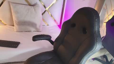 Snapshot of real_doncella_pussy chatting on 06.12.26 DONCELLA online show from 06.12.26