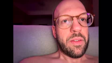 Snapshot of realhorsedick chatting on 05.09.26 HugeSecret online show from 05.09.26