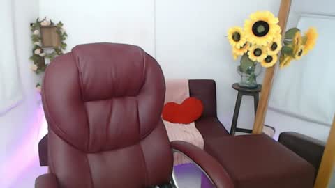 Snapshot of rebeca_milf chatting on 06.12.26 REBECA online show from 06.12.26