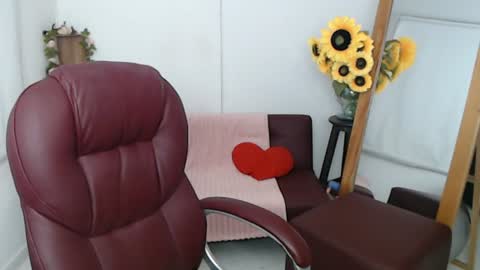 Snapshot of rebeca_milf chatting on 06.14.26 REBECA online show from 06.14.26