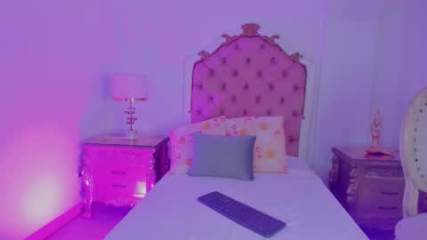 Rebeca Whatsson online show from 11.21.25