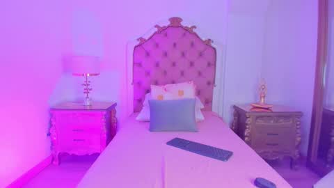 Rebeca Whatsson online show from 11.24.25