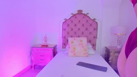 Rebeca Whatsson online show from 12.19.25