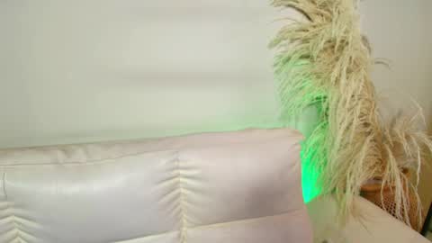 Rebeca Williams online show from 02.12.25