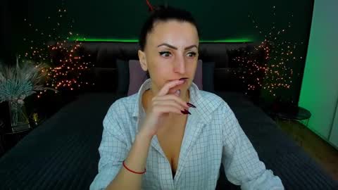 rebecca_diamonds online show from 03.10.25