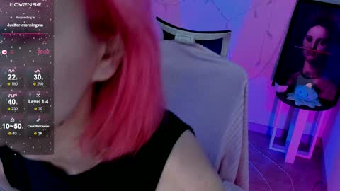 Snapshot of red_bestie_ chatting on 02.04.25 Bestie online show from 02.04.25