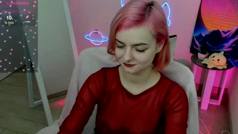 Snapshot of red_bestie_ chatting on 02.17.25 Bestie online show from 02.17.25