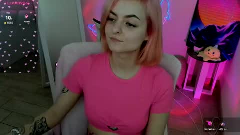 Snapshot of red_bestie_ chatting on 02.20.25 Bestie online show from 02.20.25