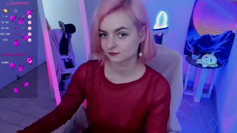 Snapshot of red_bestie_ chatting on 02.25.25 Bestie online show from 02.25.25