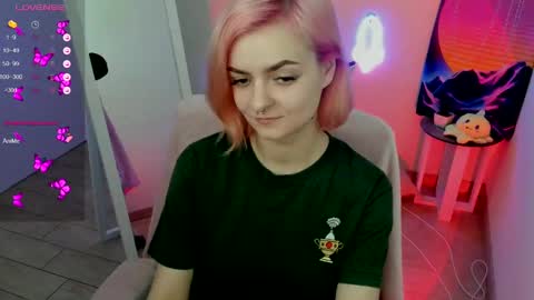 Snapshot of red_bestie_ chatting on 02.26.25 Bestie online show from 02.26.25