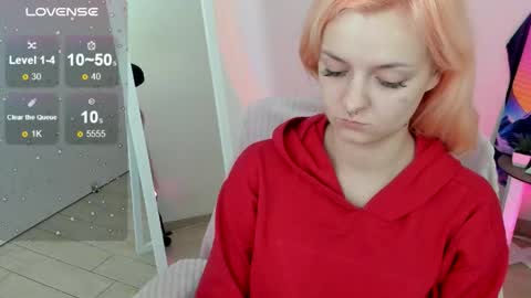 Snapshot of red_bestie_ chatting on 09.09.25 Bestie online show from 09.09.25