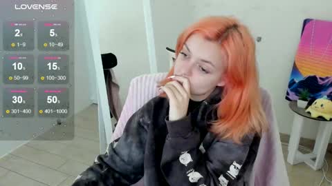 Snapshot of red_bestie_ chatting on 10.13.25 Bestie online show from 10.13.25