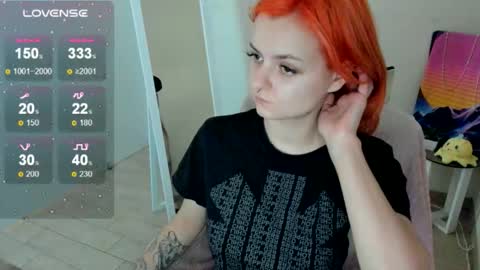 Snapshot of red_bestie_ chatting on 10.26.25 Bestie online show from 10.26.25