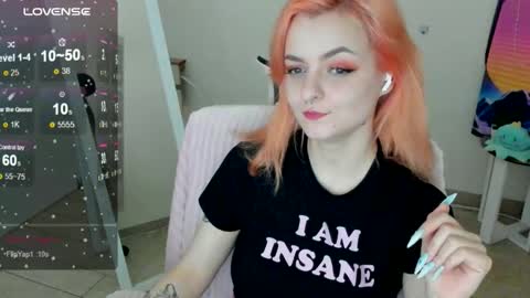 Snapshot of red_bestie_ chatting on 11.15.25 Bestie online show from 11.15.25