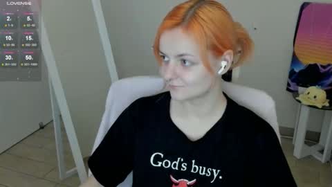 Snapshot of red_bestie_ chatting on 12.15.25 Bestie online show from 12.15.25