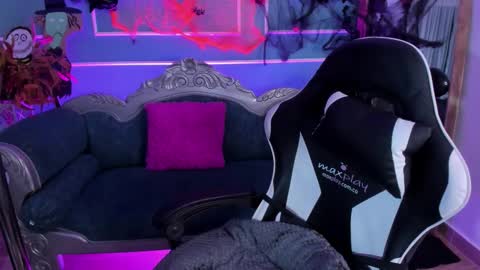 Snapshot of red_star8 chatting on 10.30.25 online show from 10.30.25