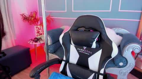 Snapshot of red_star8 chatting on 04.09.26 online show from 04.09.26