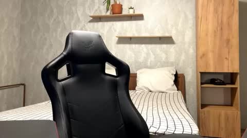 Snapshot of redbullshine chatting on 09.23.25 redbullshine online show from 09.23.25