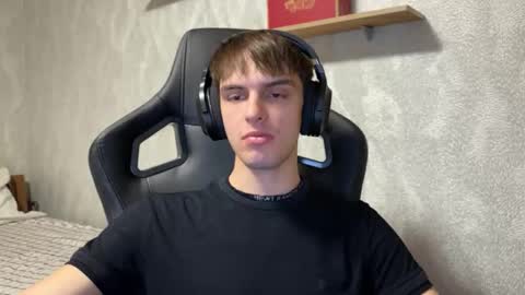 Snapshot of redbullshine chatting on 09.27.25 redbullshine online show from 09.27.25