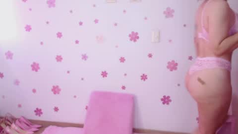 Snapshot of redheadmodel chatting on 05.29.26 SAKURA online show from 05.29.26