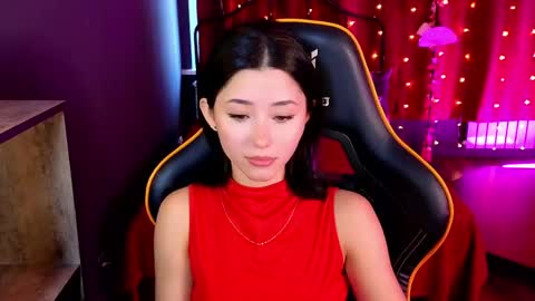Snapshot of redmidnight_ chatting on 05.14.26 Kiara online show from 05.14.26