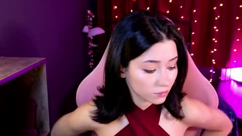 Snapshot of redmidnight_ chatting on 05.22.26 Kiara online show from 05.22.26