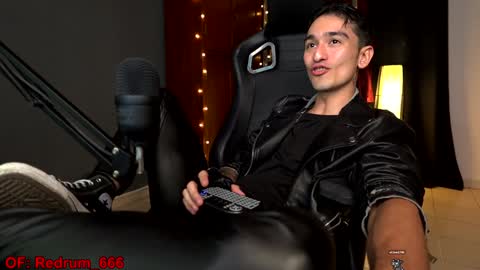 Snapshot of redrum_696 chatting on 12.29.24 Red online show from 12.29.24